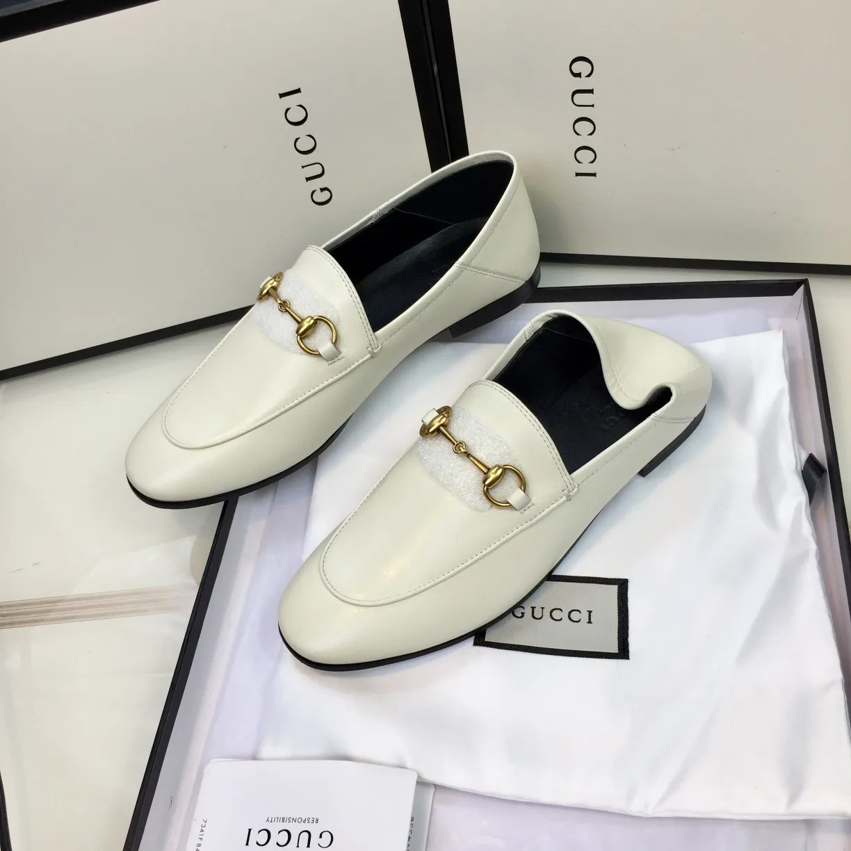 👟👟Ex-factory price 440👟👟～～GUCCI～Gucci Gucci classic century model, classic strawberry 3D printing, never fade, original purchase, purchasing agent level, welcome to compare, do not return the original version, G family classic flat shoes, mules, slippers and half slippers. Stamped logo Fabric: Original calfskin, lining feet/cowhide lining Outsole: Imported genuine leather outsole Size: 34-41 "34/41 custom-made, non-refundable, please come first to order. Verbal customization is not accepted" This panel can be customized Men's size: 39-45 "Custom-made, non-refundable" Packaging: Comes with a full set of top-quality packaging